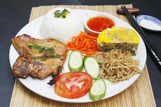 Cơm tấm sườn bì chả